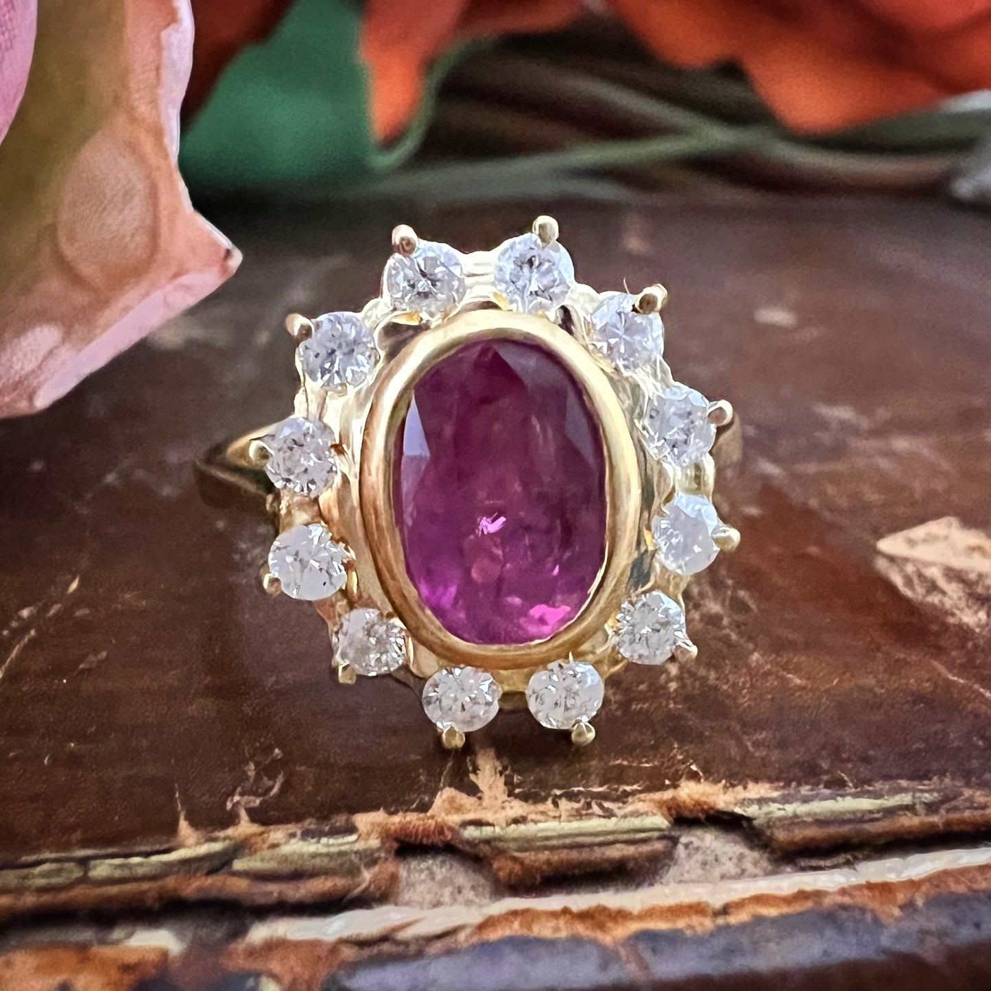 Anello Margherita Vintage in Oro 18 kt con Rubino Birmano Naturale e Diamanti
