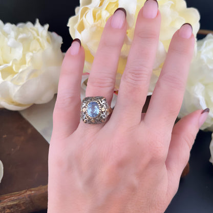 Anello in oro 18 ct e argento con topazio azzurro 1890-1910
