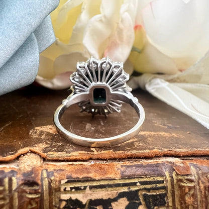 Anello vintage in oro 18K a margherita con zaffiro australiano da 7 ct e diamanti per 1.40 ct
