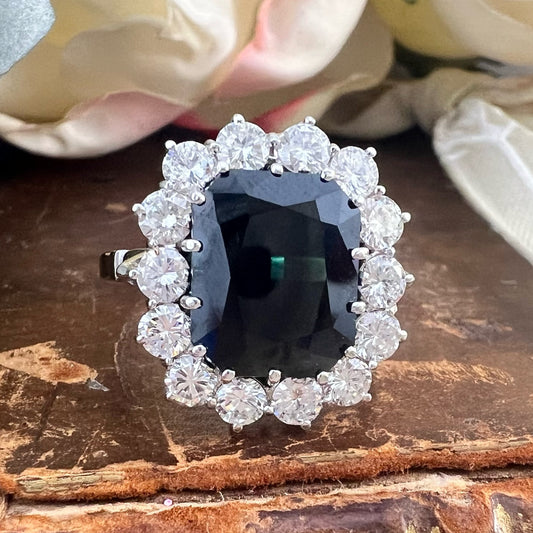 Anello vintage in oro 18K a margherita con zaffiro australiano da 7 ct e diamanti per 1.40 ct