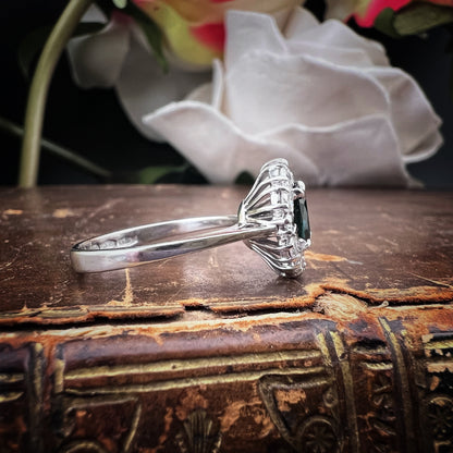 Anello a margherita in oro 18 ct con diamanti e zaffiro