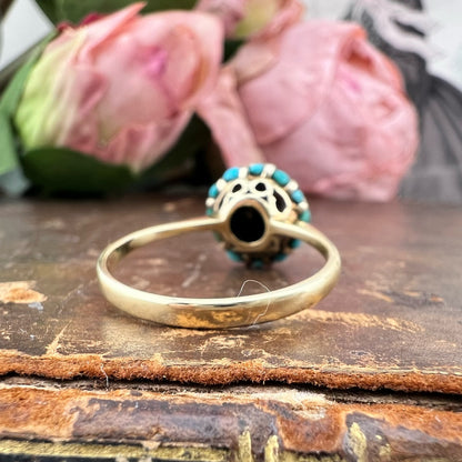 Anello a cupola di turchesi in oro 18 kt – Valenza, anni ’40