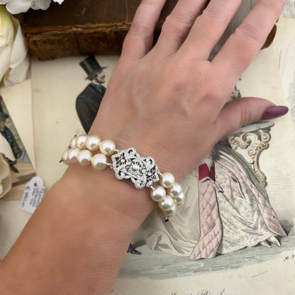 Bracciale vintage in perle Akoya con chiusura importante in oro bianco e diamanti – Anni ’60