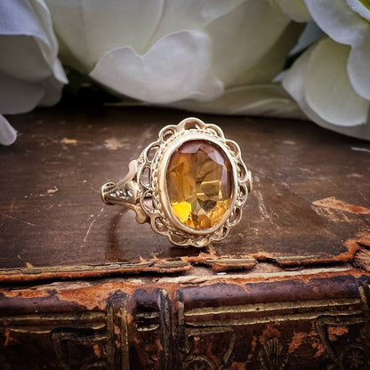 Anello vintage cocktail con citrino caldo e luminoso – Inghilterra, anni ’70