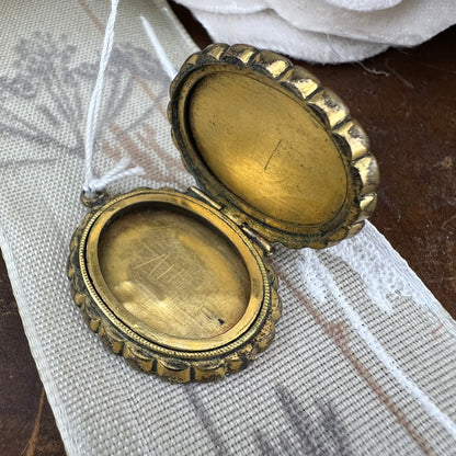N. 05 - Locket porta foto ovale in oro 9 ct back & front primi ‘900