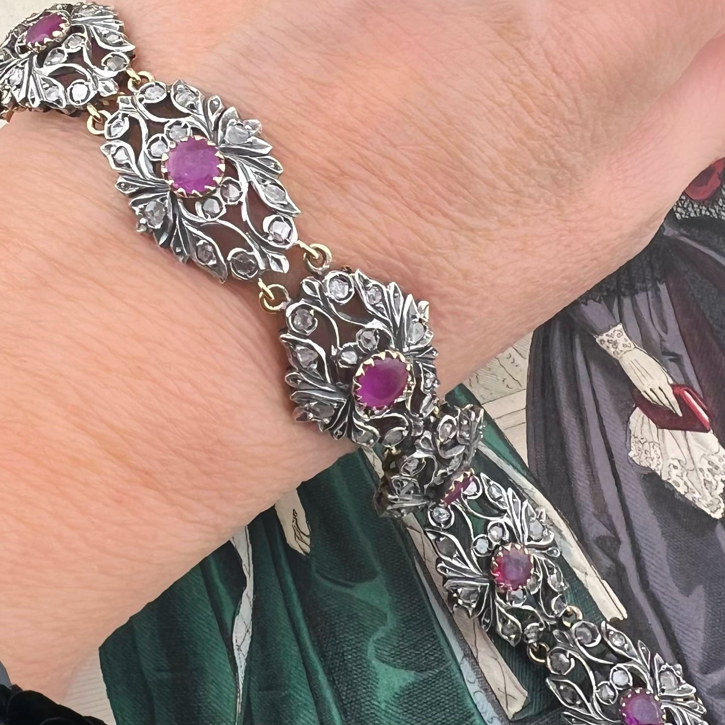 Bracciale con rubini e diamanti a rosetta in oro 18 ct e argento