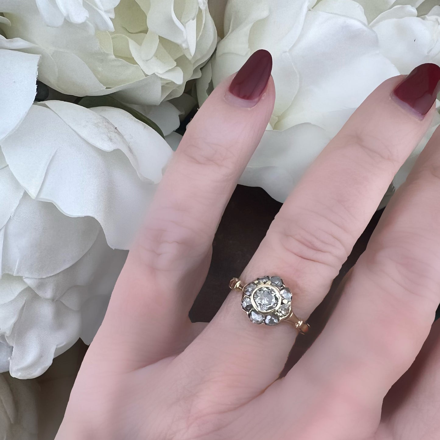 Anello antico in oro giallo con diamante Old Mine e corona di rose cut – Italia, primi ‘900