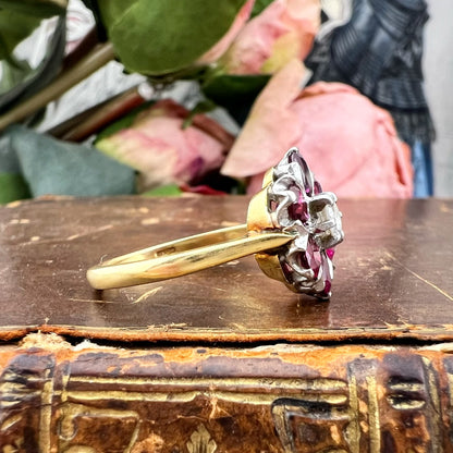 Anello Margherita in oro 18 kt, platino, diamante taglio Vecchia Europa e rubini naturali – Londra 1964