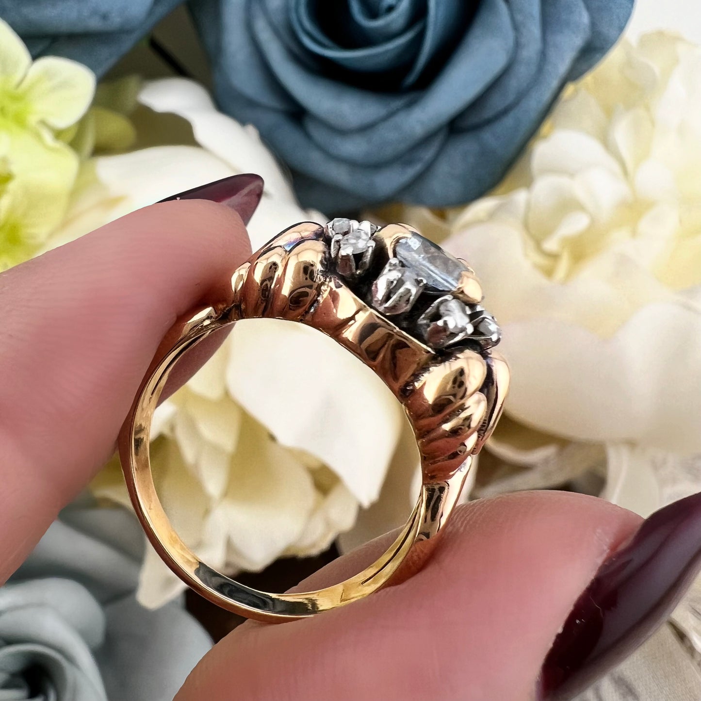 Anello vintage anni ’40 in oro giallo 18k con topazio e diamanti rosetta g. 9.09