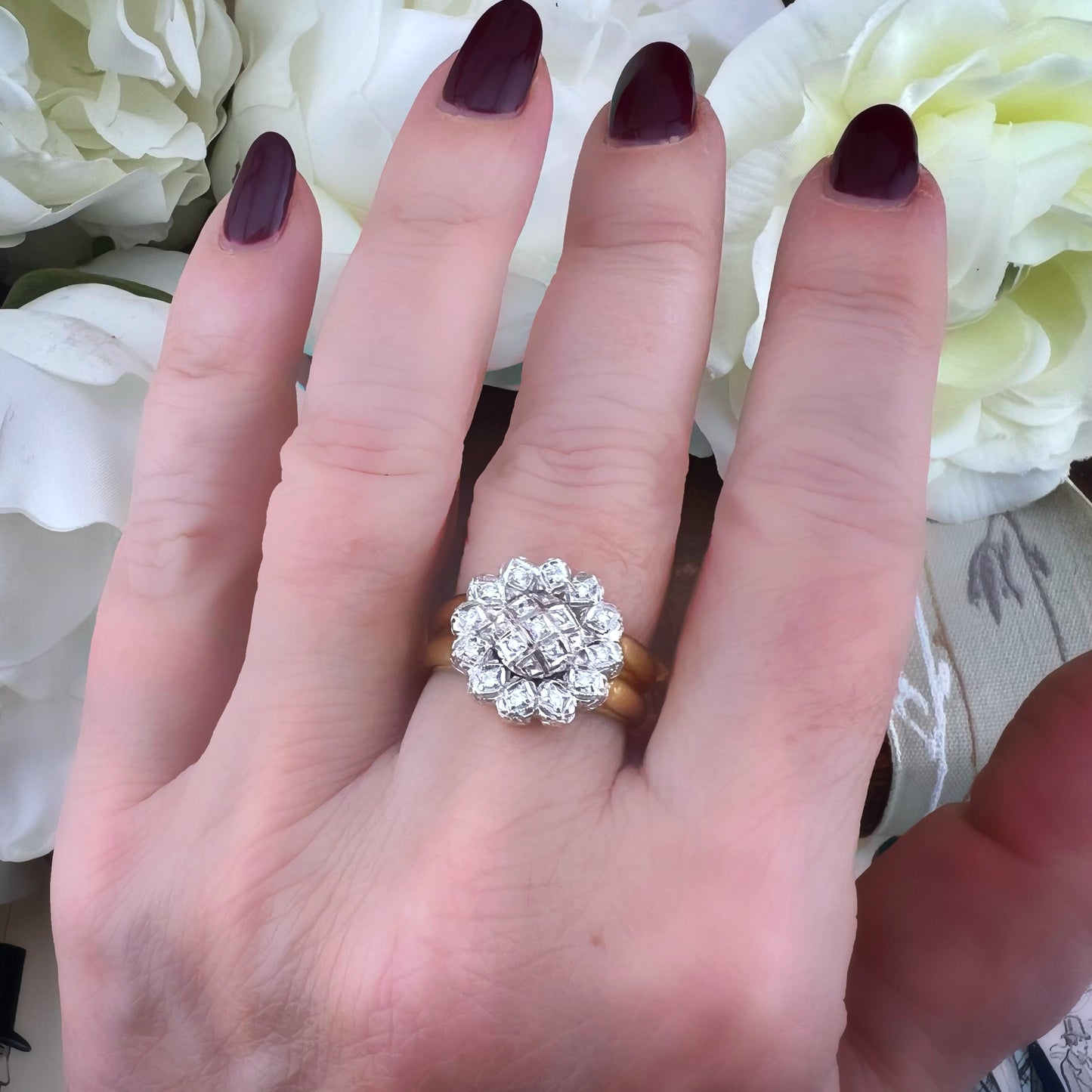 Anello Vintage Fiore in Oro 18K con Diamanti. Italia anni 80