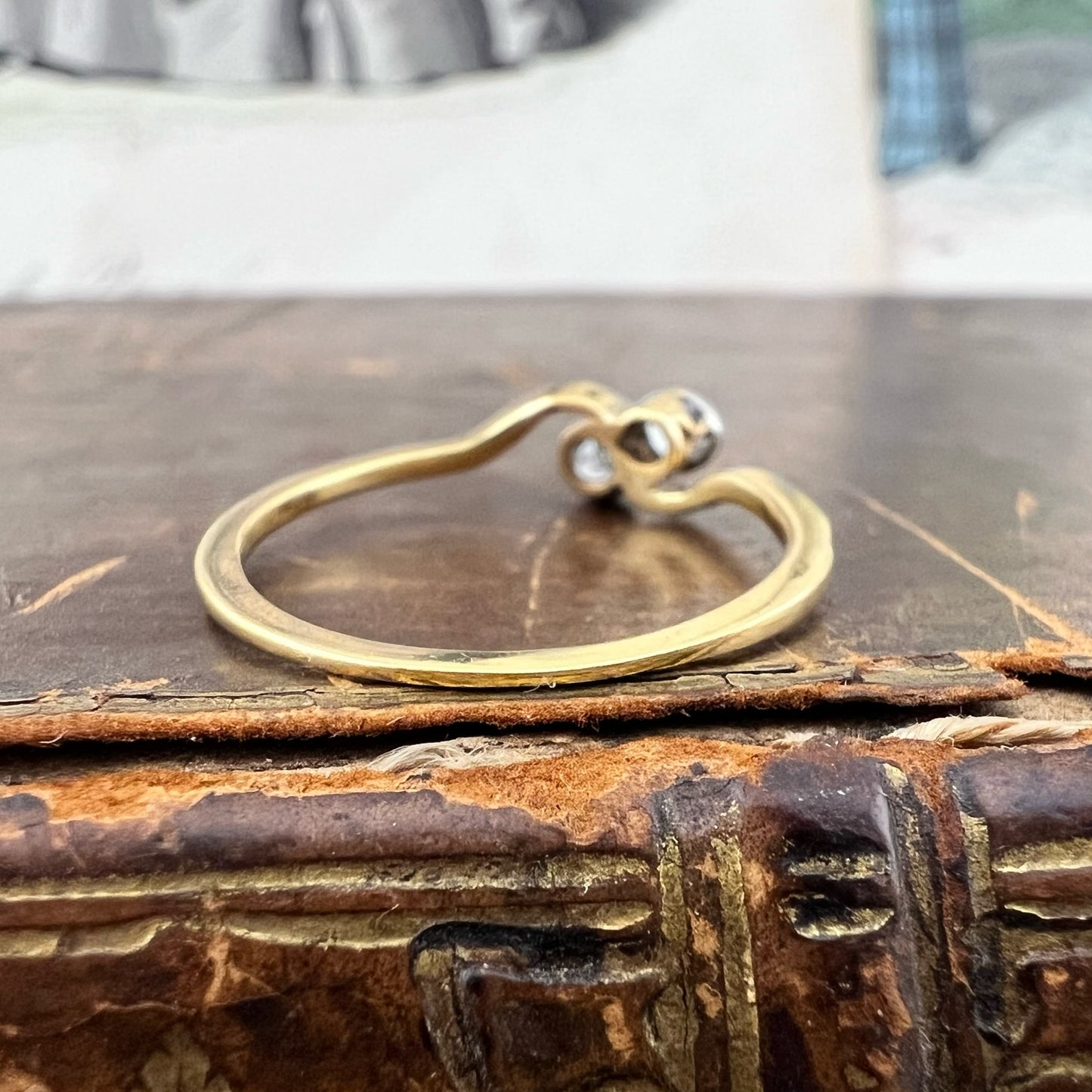 Anello Toi et Moi in oro 18k con diamanti old mine – Nord Europa, anni ’20