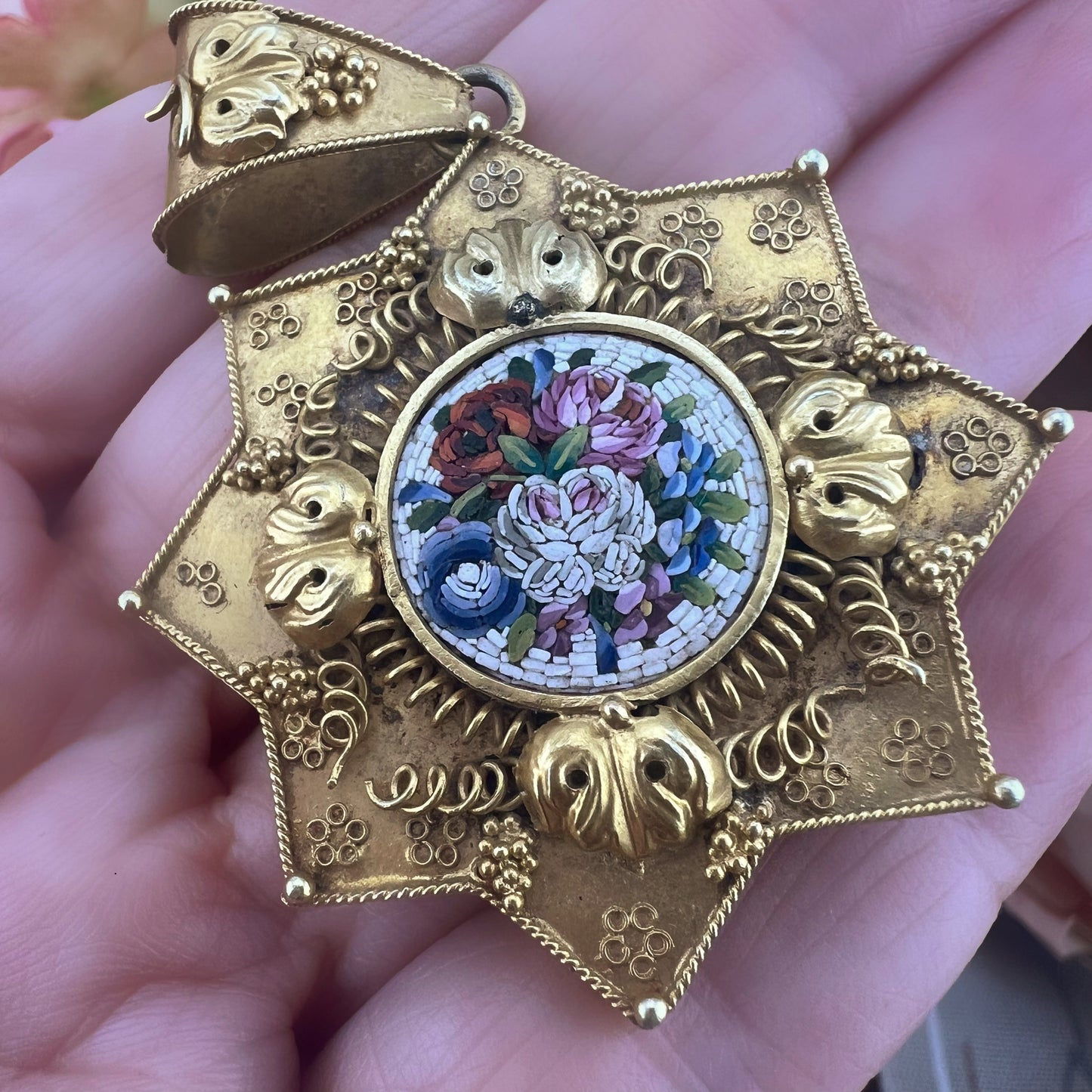 Raro pendente in oro porta ritratti a forma di stella - Venezia ‘800