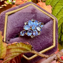 Carica l&#39;immagine nel visualizzatore di Gallery, Anello vintage a margherita con tanzaniti e diamanti
