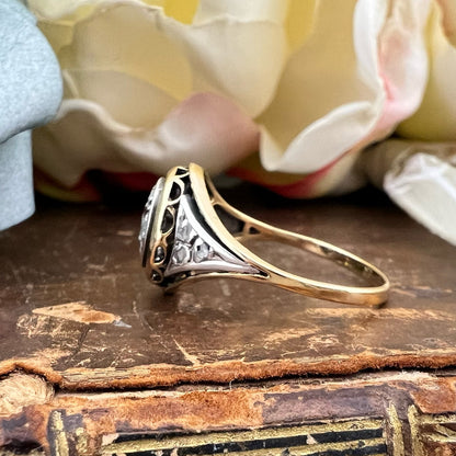 Anello toppa/Margherita in oro 18k e diamanti a rosetta. Primi ‘900