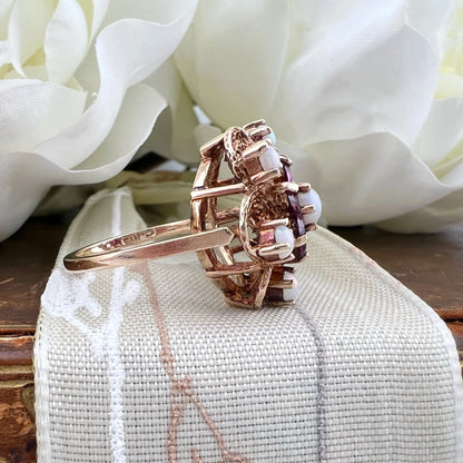 Anello vintage floreale in oro, opali e rubini – Londra 1971