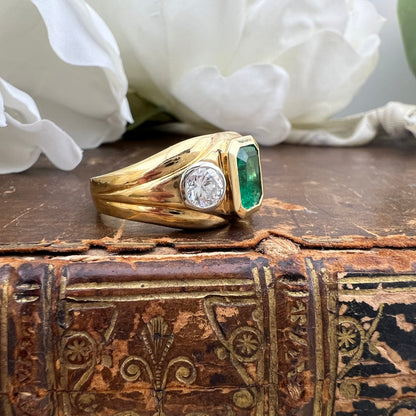 Anello in oro 18 ct con smeraldo colombiano da 1 carato e diamanti per 0.80 ct