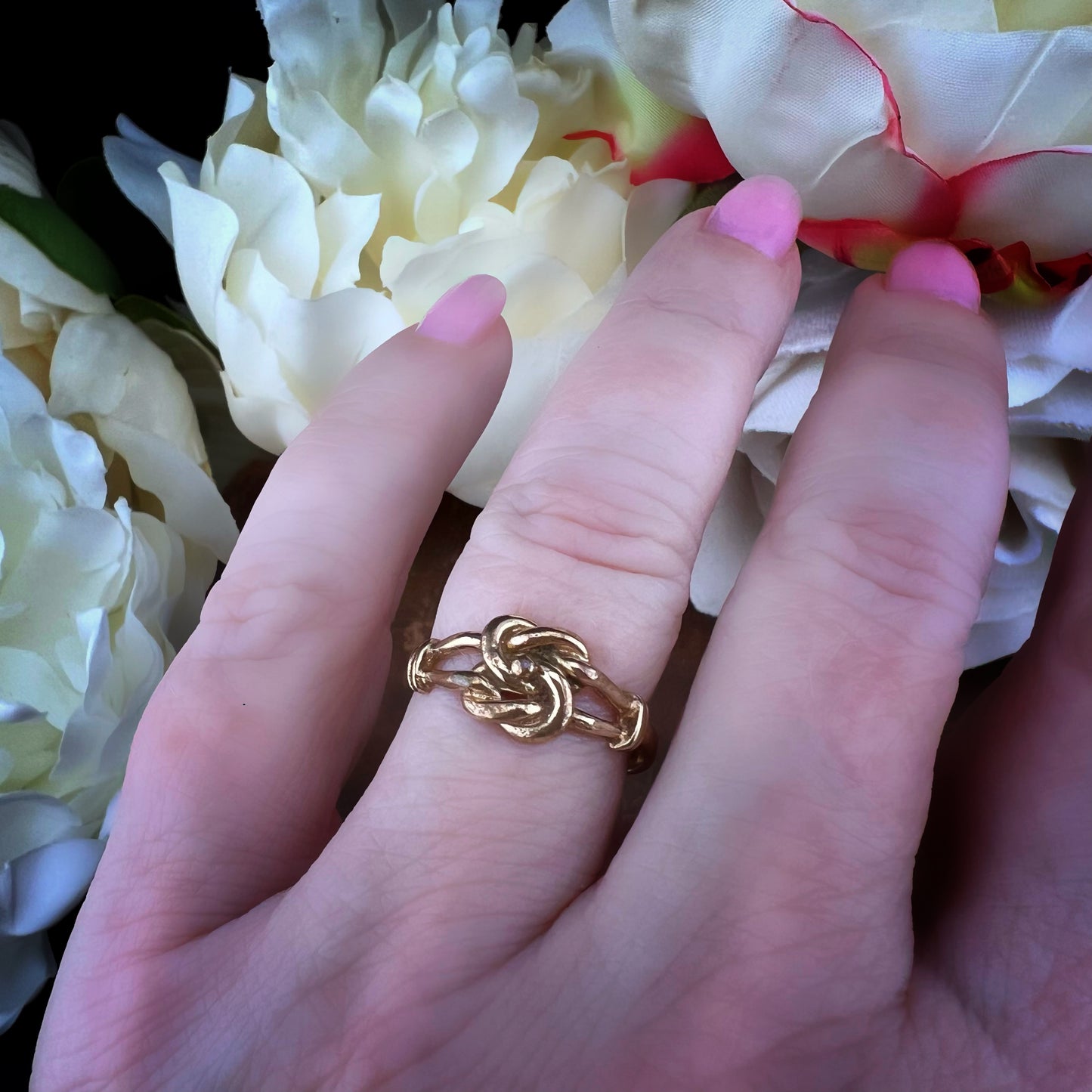 Anello vintage in oro con nodo d’amore – Inghilterra