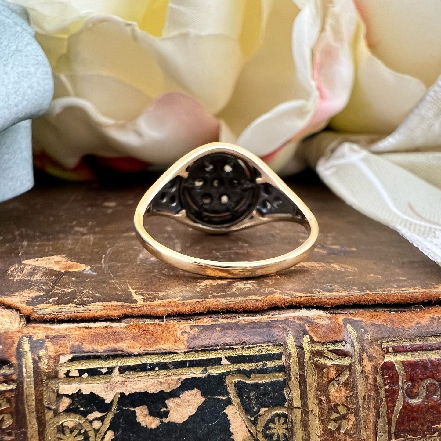 Anello toppa/Margherita in oro 18k e diamanti a rosetta. Primi ‘900