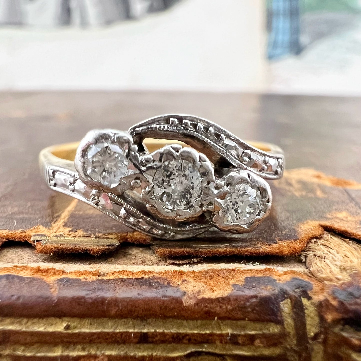 Anello trilogy in oro 18k e platino e diamanti antichi – Europa 1930-1940