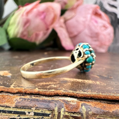 Anello a cupola di turchesi in oro 18 kt – Valenza, anni ’40