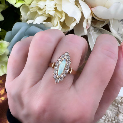 Anello Figaro oro 18k con Opale Australiano e Diamanti – Primi ‘900
