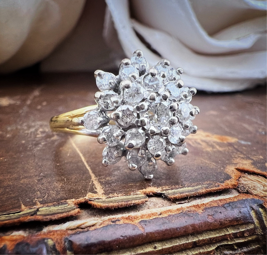 Anello floreale in oro giallo e bianco 18 kt con diamanti – Inghilterra, anni ’60