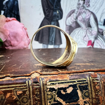 Anello chevalier araldico con diamante