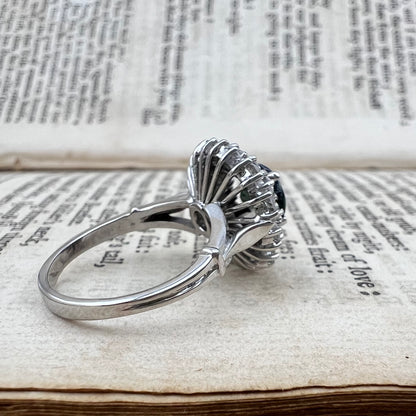 Anello vintage a margherita ovale con zaffiro e diamanti