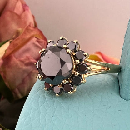 Anello a grande margherita vintage in oro giallo 18 kt e diamanti neri per 2.95 carati
