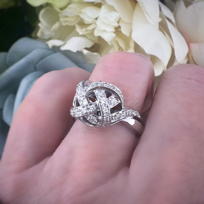 Anello Vintage Italiano “Nodo d’Amore” in Oro Bianco 18K con Diamanti