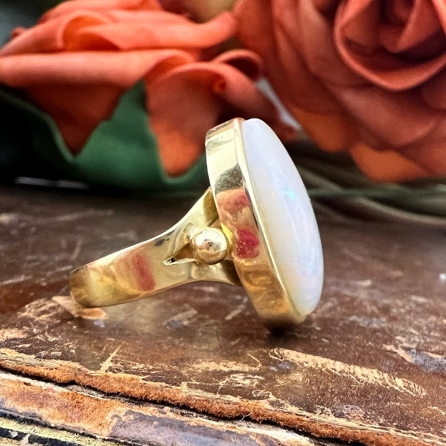 Anello vintage con Opale Australiano da 6 ct in Oro Giallo 18 Carati