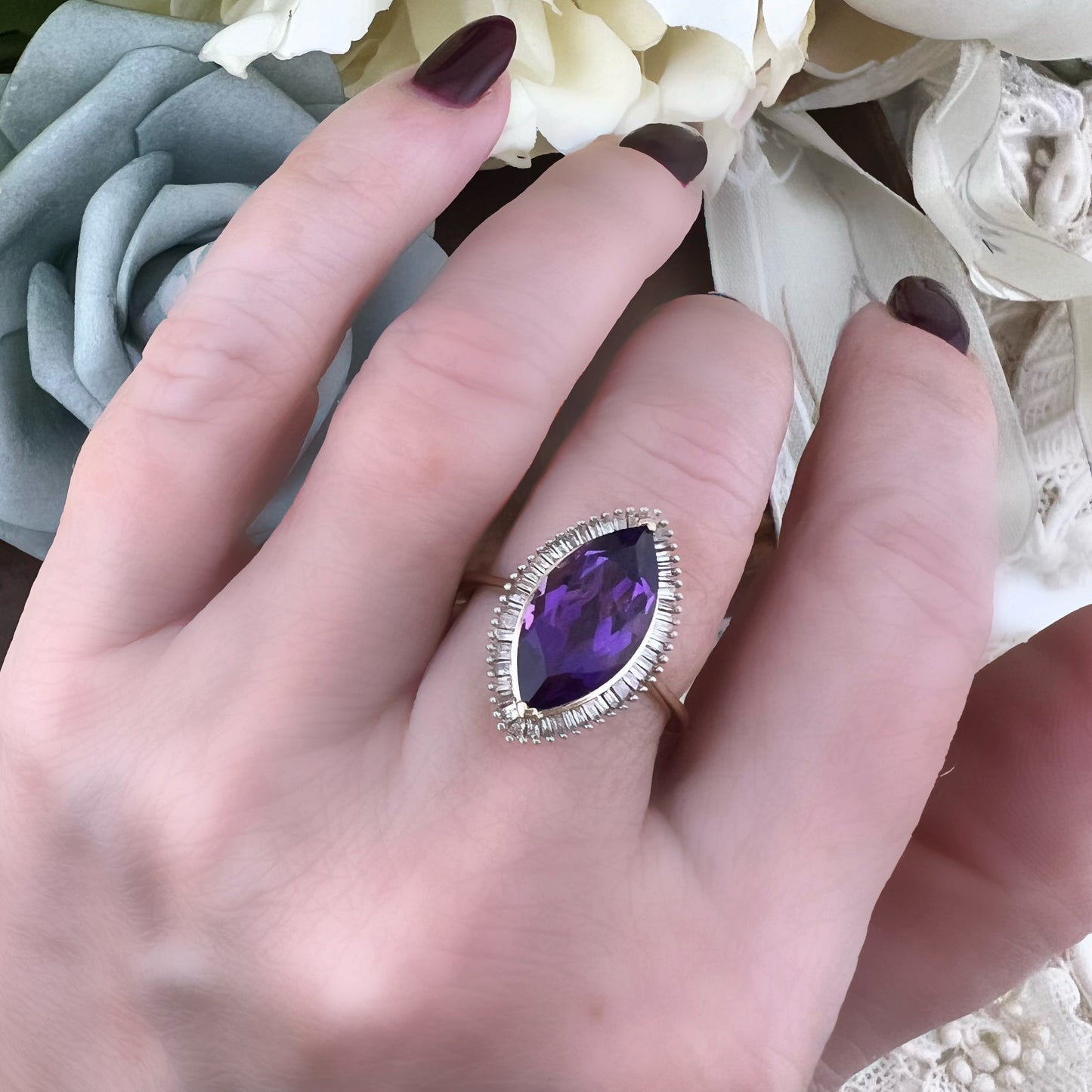 Anello con ametista marquise e diamanti a baguette