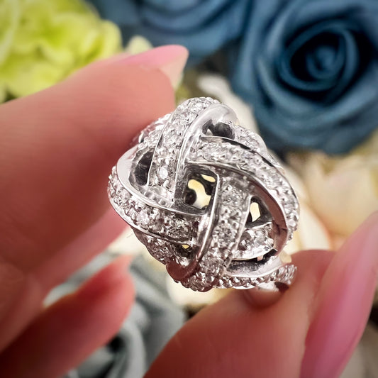 Anello Vintage Italiano “Nodo d’Amore” in Oro Bianco 18K con Diamanti