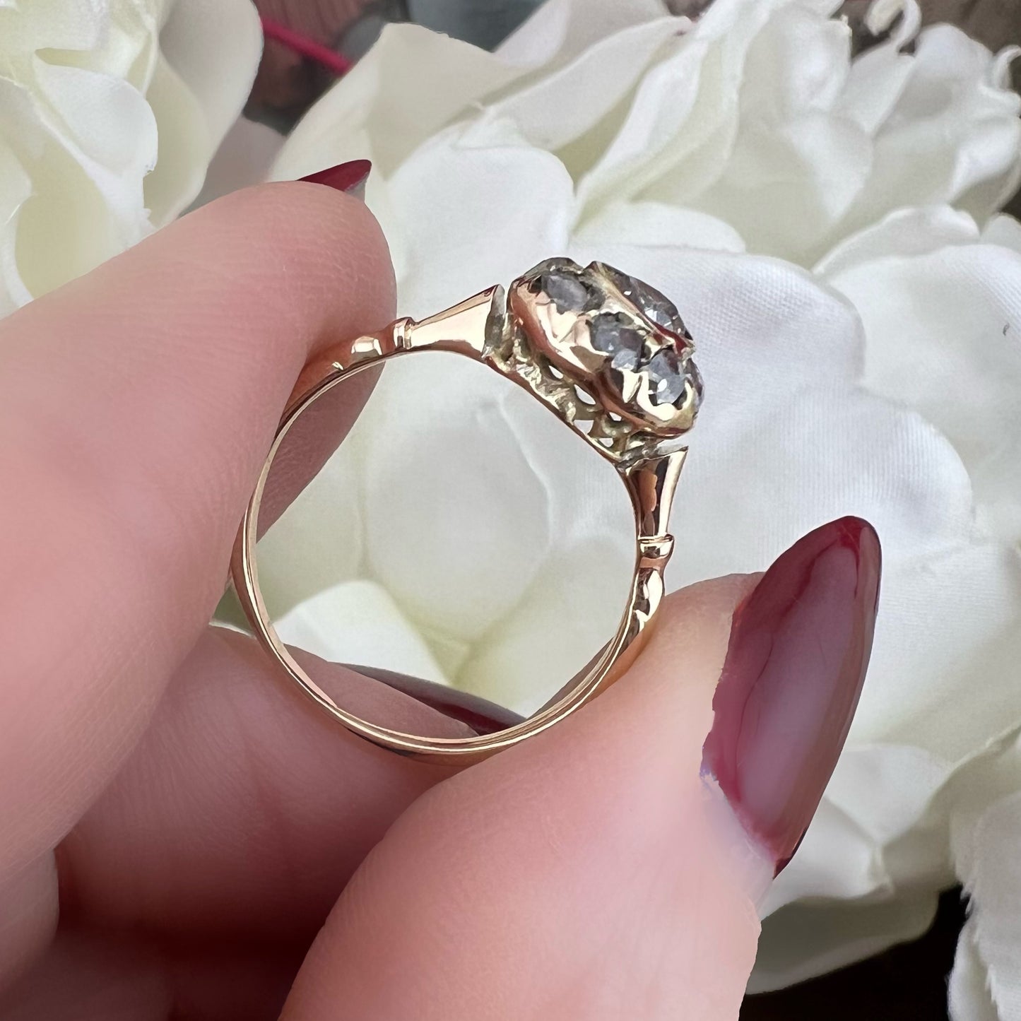 Anello antico in oro giallo con diamante Old Mine e corona di rose cut – Italia, primi ‘900