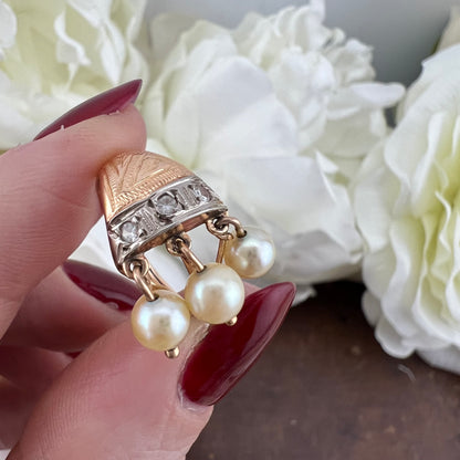 Anello Liberty in oro 18 kt con tre perle pendenti e diamanti rosetta