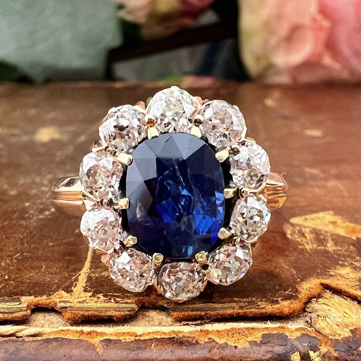 Anello Margherita Belle Époque con Zaffiro Naturale e Diamanti Old Mine | Fine XIX - Inizio XX secolo