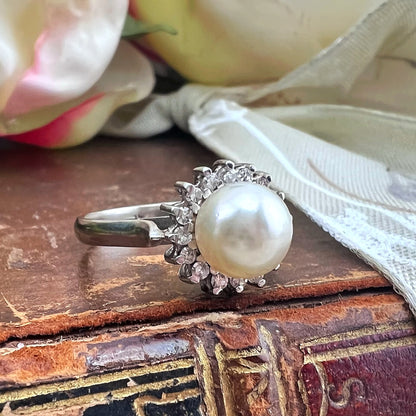 Anello con perla Akoya e diamanti anni ‘50-‘60 oro 18k