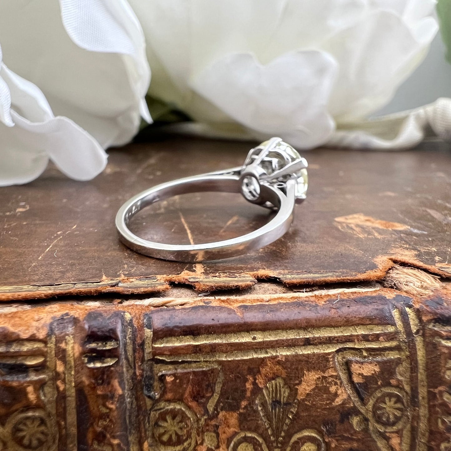 Anello Solitario in Platino con Diamante Naturale 2.30 ct– Italia, 1941 - certificazione IGI HRD