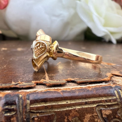 Anello a fiocco pre 1934 in oro 18k e diamante Old Mine