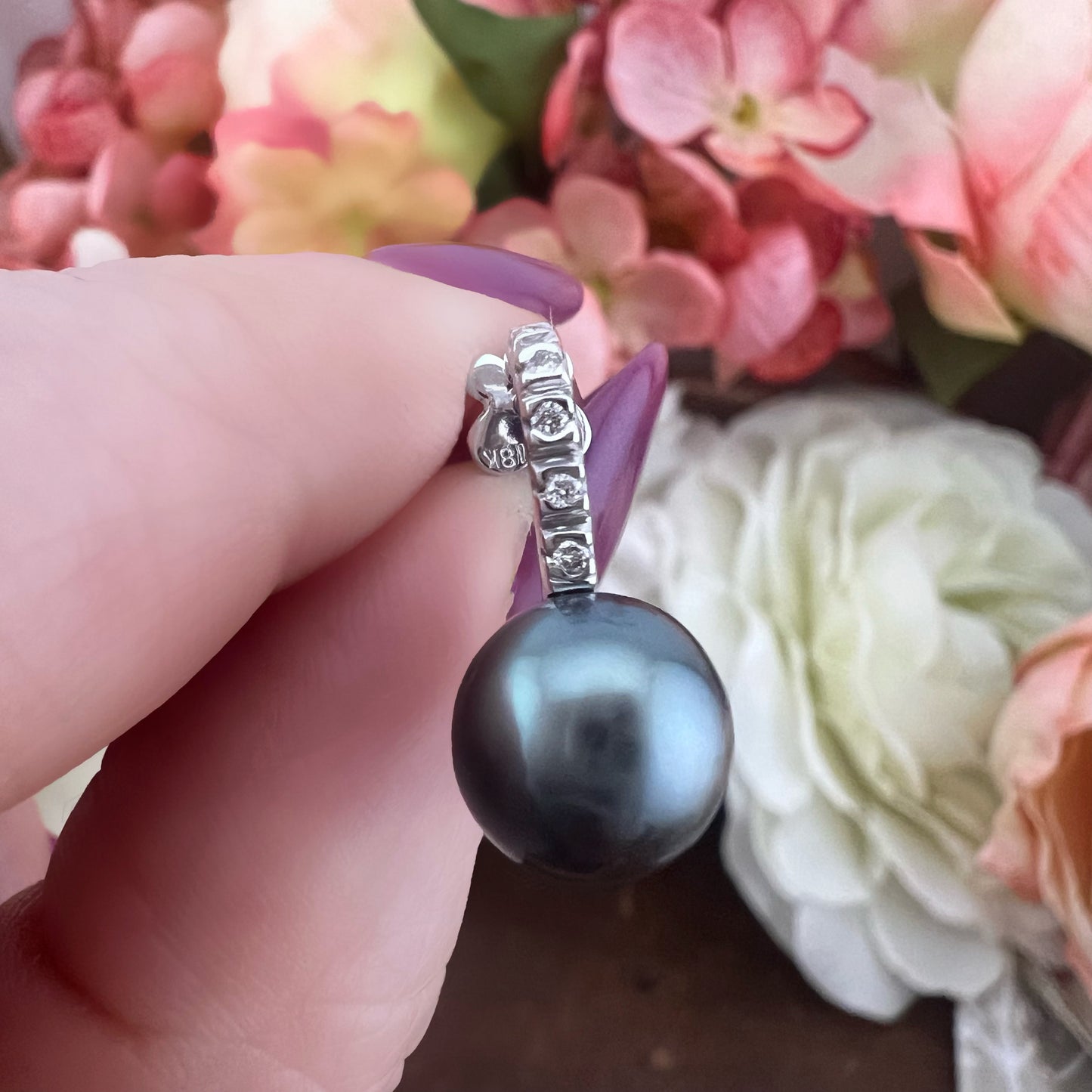 Orecchini oro 18k a perno “Perle di Tahiti con Motivo Curvo”