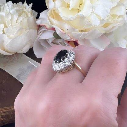 Anello a margherita in oro 18 ct con zaffiro e diamanti
