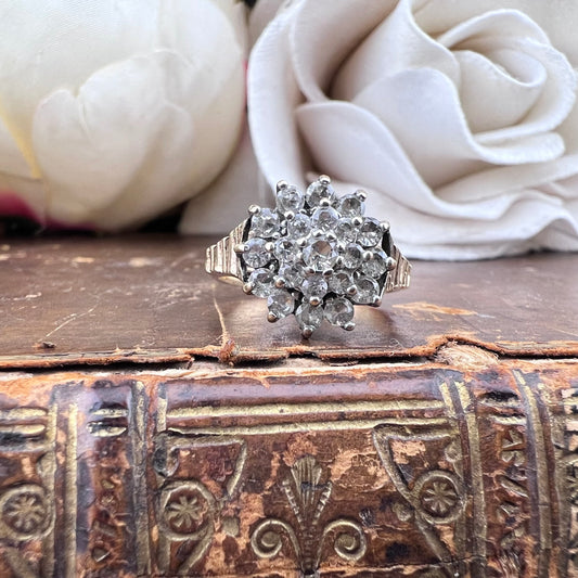 Cluster ring. Anello in oro con quarzi bianchi. Birmingham 1973