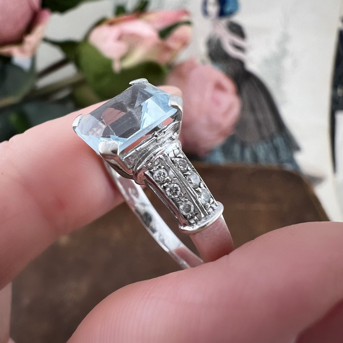 Anello vintage in oro bianco 18k con acquamarina e diamanti