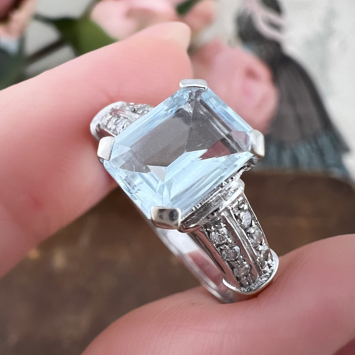Anello vintage in oro bianco 18k con acquamarina e diamanti