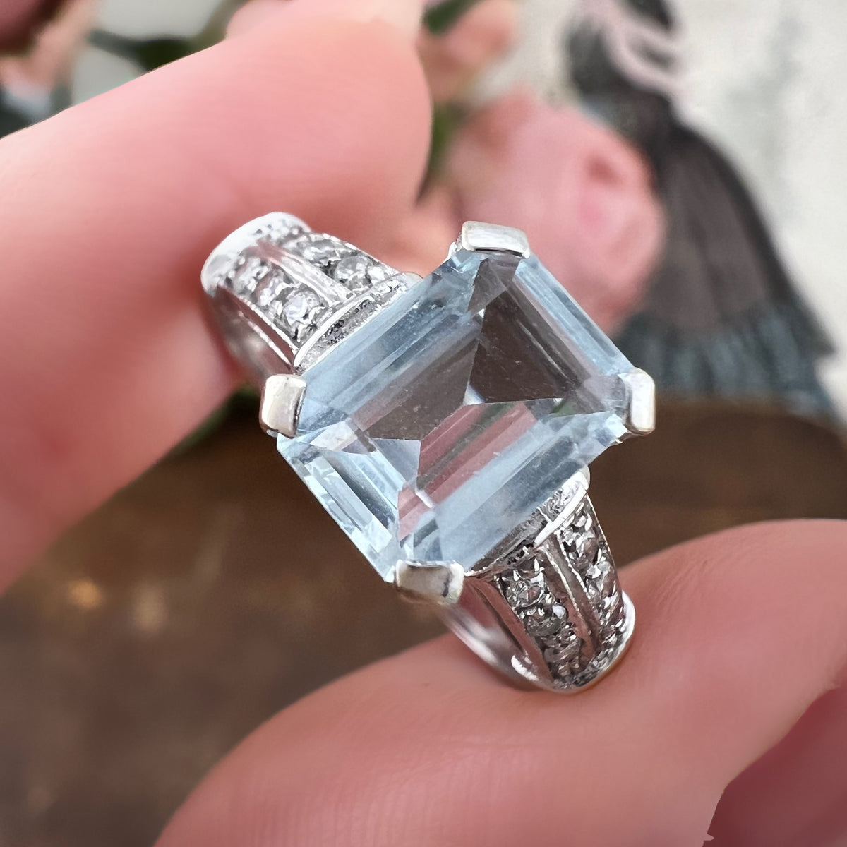 Anello vintage in oro bianco 18k con acquamarina e diamanti