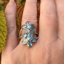Carica l&#39;immagine nel visualizzatore di Gallery, Anello con doppia margherita di topazi e diamanti
