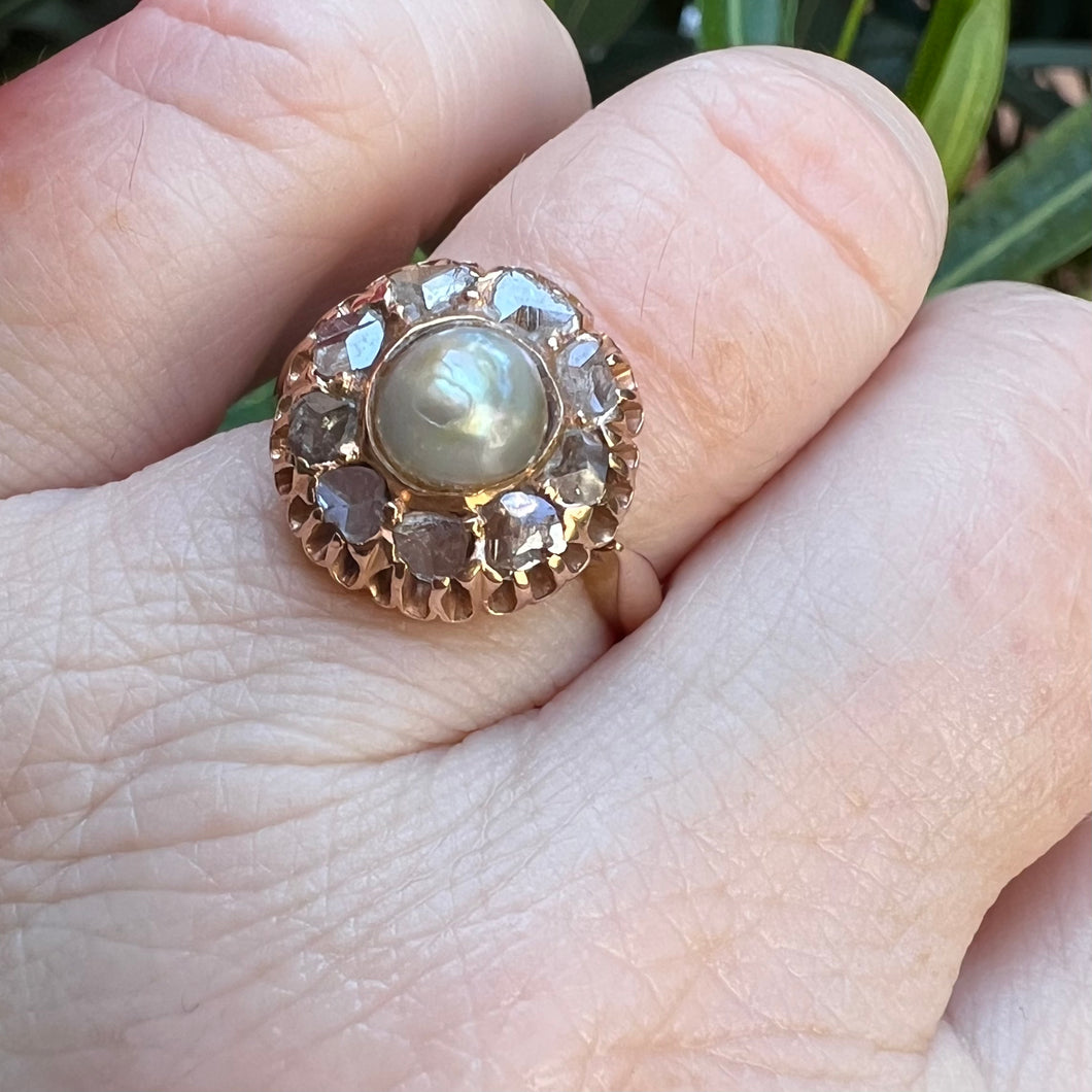 Anello fine ‘800 in oro, perla e diamanti a rosa coronè