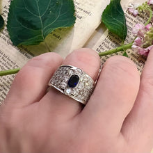 Carica l&#39;immagine nel visualizzatore di Gallery, Anello vintage a fascia con zaffiro e diamanti

