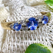 Carica l&#39;immagine nel visualizzatore di Gallery, Anello a veretta con zaffiri e diamanti
