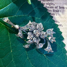 Carica l&#39;immagine nel visualizzatore di Gallery, Spilla a ramage floreale con diamanti
